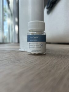 GLoww BOric acid capsules voor vaginale ongemakken.
